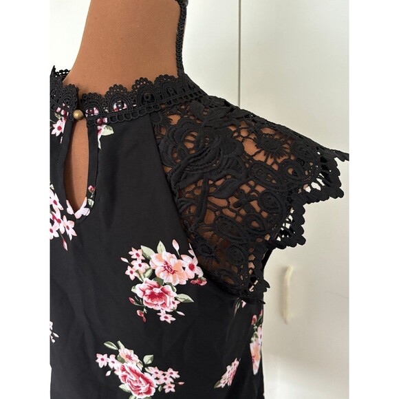Black floral, lace trim top, Size Small - Picture 5 of 10